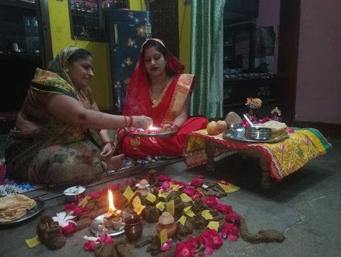 दुकान पर रखा गोला। संवाद