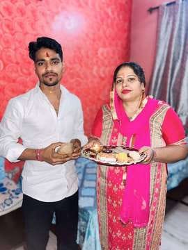दौराला - दौराला में भैय्या दूज का पर्व मनाते। स्रोत : स्वयं दौराला - दौराला में भैय्या दूज का पर्व मनाते। स्रोत : स्वयं