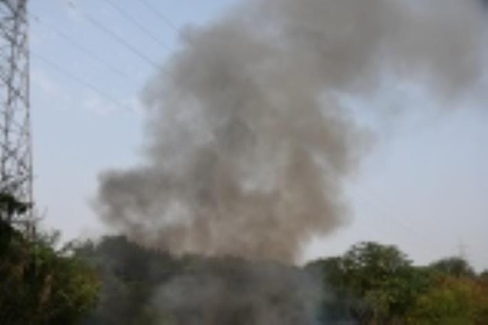 बंगलाबाजार भदरूख के पास शारदा नहर के किनारे व गोमतीनगर में सहारा शहर के पीछे बृहस्पतिवार को जलत बंगलाबाजार भदरूख के पास शारदा नहर के किनारे व गोमतीनगर में सहारा शहर के पीछे बृहस्पतिवार को जलत