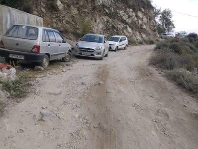 किन्नौर की मीरू-रांगले सडक़ की पांच साल से नहीं सुधर रही हालत। संवाद