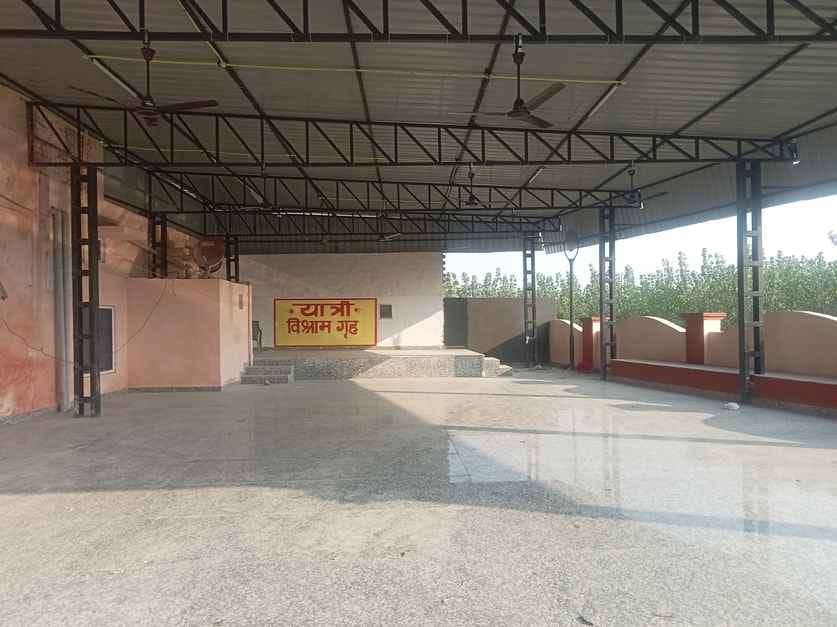 कपालमोचन मेले की तैयारी के लिए सरोवर की सफाई करते मजदूर। संवाद कपालमोचन मेले की तैयारी के लिए सरोवर की सफाई करते मजदूर। संवाद