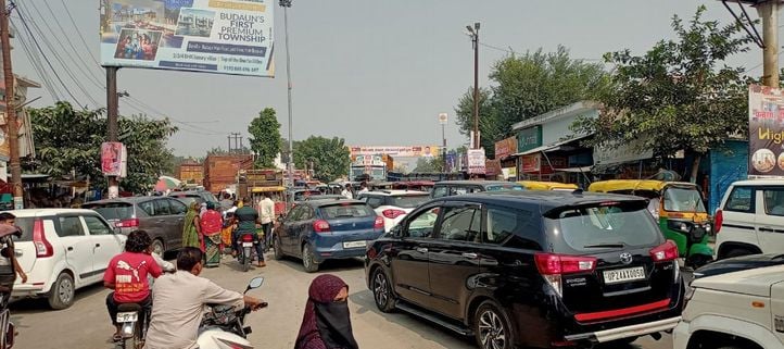 शहर में लगा जाम। संवाद शहर में लगा जाम। संवाद