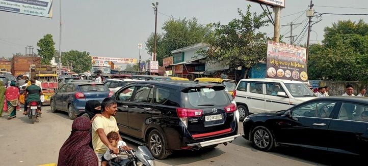 शहर में लगा जाम। संवाद शहर में लगा जाम। संवाद