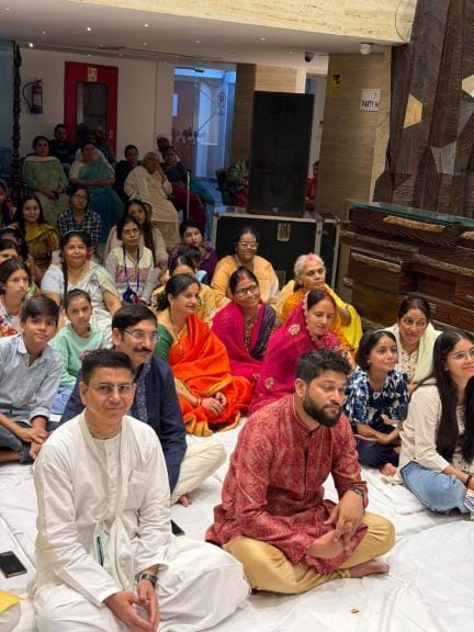 श्रीश्री राधा रमण बिहारी (इस्कॉन) मंदिर समिति की ओर से वृंदावन कॉलोनी में बृहस्पतिवार को दीपदान