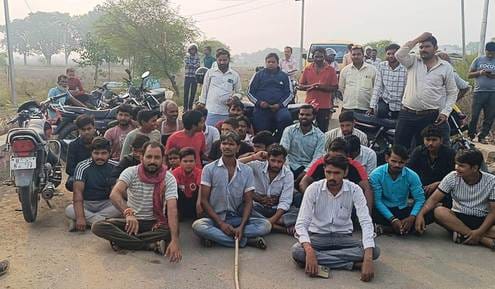 फोटो 20 नारायणपुरा पुलिया का टूटा हिस्सा। संवाद फोटो 20 नारायणपुरा पुलिया का टूटा हिस्सा। संवाद