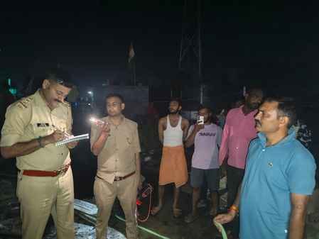 फोटो-24, घटनास्थल पर जला पड़ा सामान। संवाद फोटो-24, घटनास्थल पर जला पड़ा सामान। संवाद
