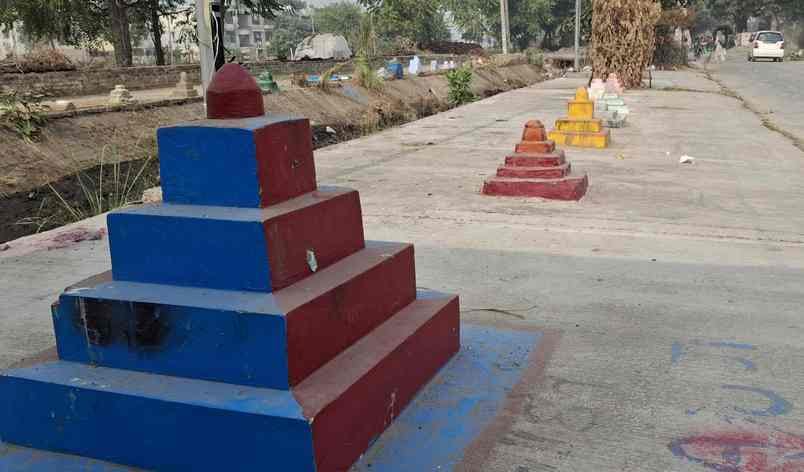 -फोटो 54 : महाबीर पार्क घाट पर मनाए जाने वाले छठ पर्व को लेकर छठी मैया पूजा के लिए स्थान बनाते -फोटो 54 : महाबीर पार्क घाट पर मनाए जाने वाले छठ पर्व को लेकर छठी मैया पूजा के लिए स्थान बनाते