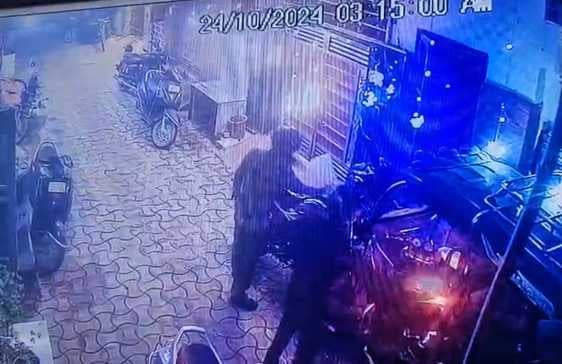 गणेश विहार में युवकों ने लगाई घर के बाहर खड़ी साइकिल को आग: संवाद