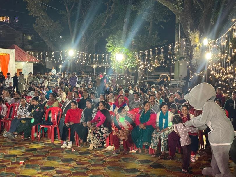 कांगड़ा में आयाेजित कार्यक्रम में प्रस्तुति देते सतविंदर बडाली। स्त्राेत-सभा।