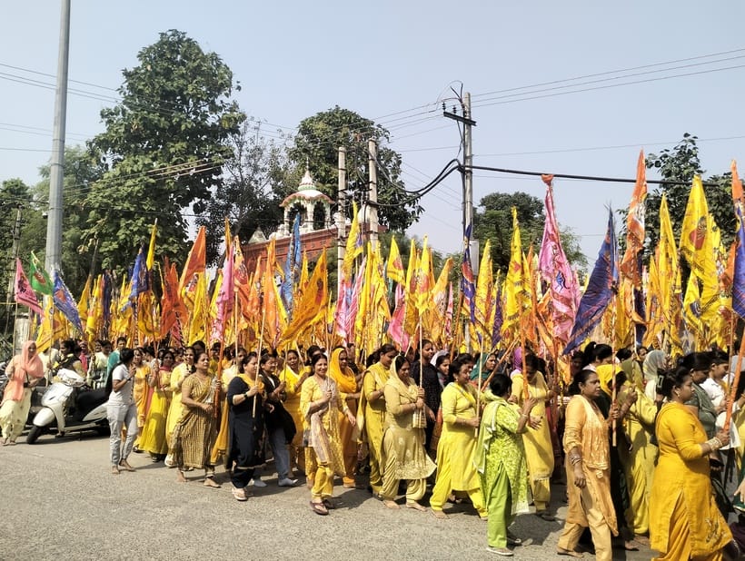 कुरुक्षेत्र। श्री खाटू श्याम निशान यात्रा में सजी श्री खाटू श्याम की प्रतिमा। विज्ञप्ति