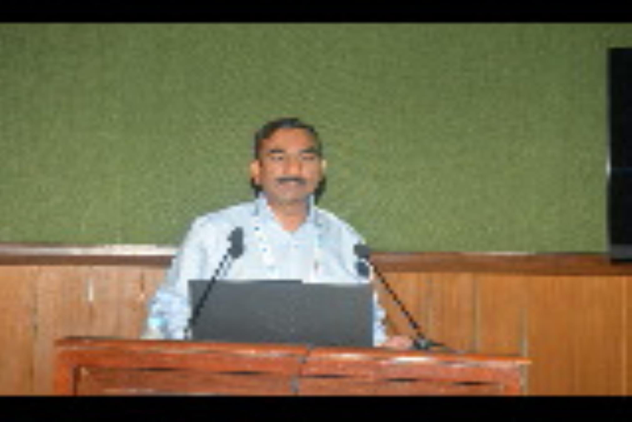 कार्यक्रम में चिकित्सक। कार्यक्रम में चिकित्सक।