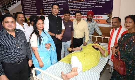 सरधना। रोटरी क्लब की तरफ से आचार्य सौरभ सागर महाराज साहेब के जन्मदिवस के उपलक्ष्य में रक्तदान श सरधना। रोटरी क्लब की तरफ से आचार्य सौरभ सागर महाराज साहेब के जन्मदिवस के उपलक्ष्य में रक्तदान श