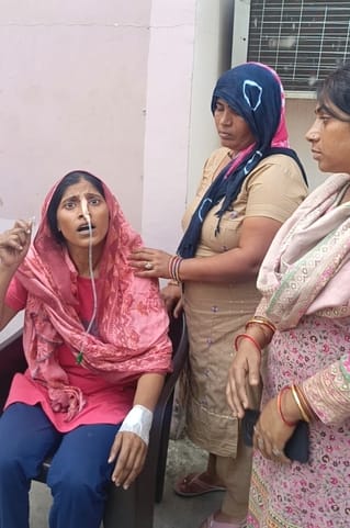 04...रोहतक की फतेहपुरी कॉलोनी के दोहरे हत्याकांड के बाद पुरानी सब्जी मंडी थाने के बाहर पहुंचे म 04...रोहतक की फतेहपुरी कॉलोनी के दोहरे हत्याकांड के बाद पुरानी सब्जी मंडी थाने के बाहर पहुंचे म