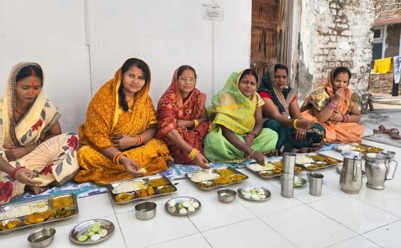 39...नई अनाज मंडी में छठ पूजा सामग्री खरीदते ग्राहक। संवाद 39...नई अनाज मंडी में छठ पूजा सामग्री खरीदते ग्राहक। संवाद