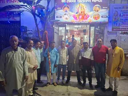 अंबाला छावनी के श्री लक्ष्मी नारायण मंदिर से आयोजित प्रभातफेरी में मौजूद सभा पदाधिकारी व सदस्य
