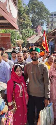 बाबा बालक नाथ मंदिर दियोटसिद्ध में दर्शनों के लिए कतारों में लगे श्रद्धालु। संवाद