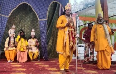 बंडा में रामलीला में प्रसंग का मंचन करते कलाकार। संवाद बंडा में रामलीला में प्रसंग का मंचन करते कलाकार। संवाद
