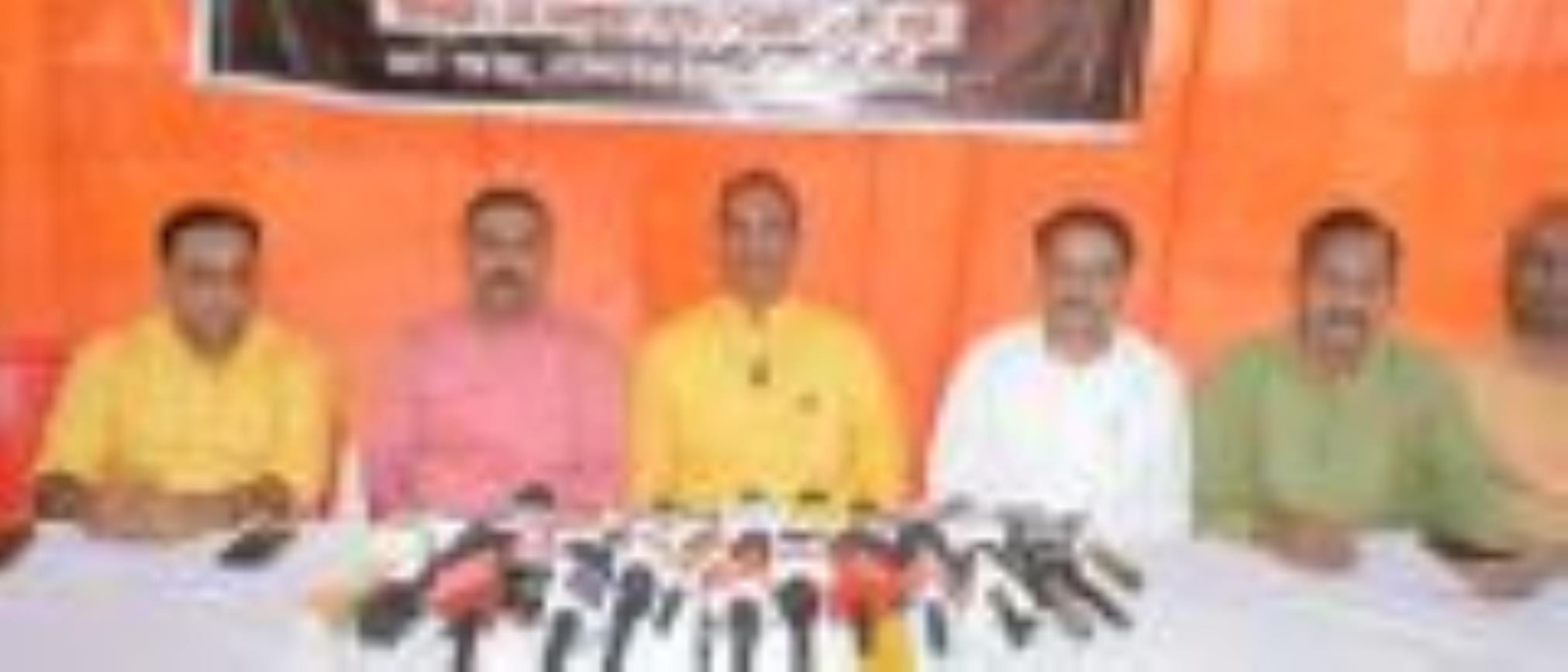 छठ के उल्लास में डूबे गोमती के घाट