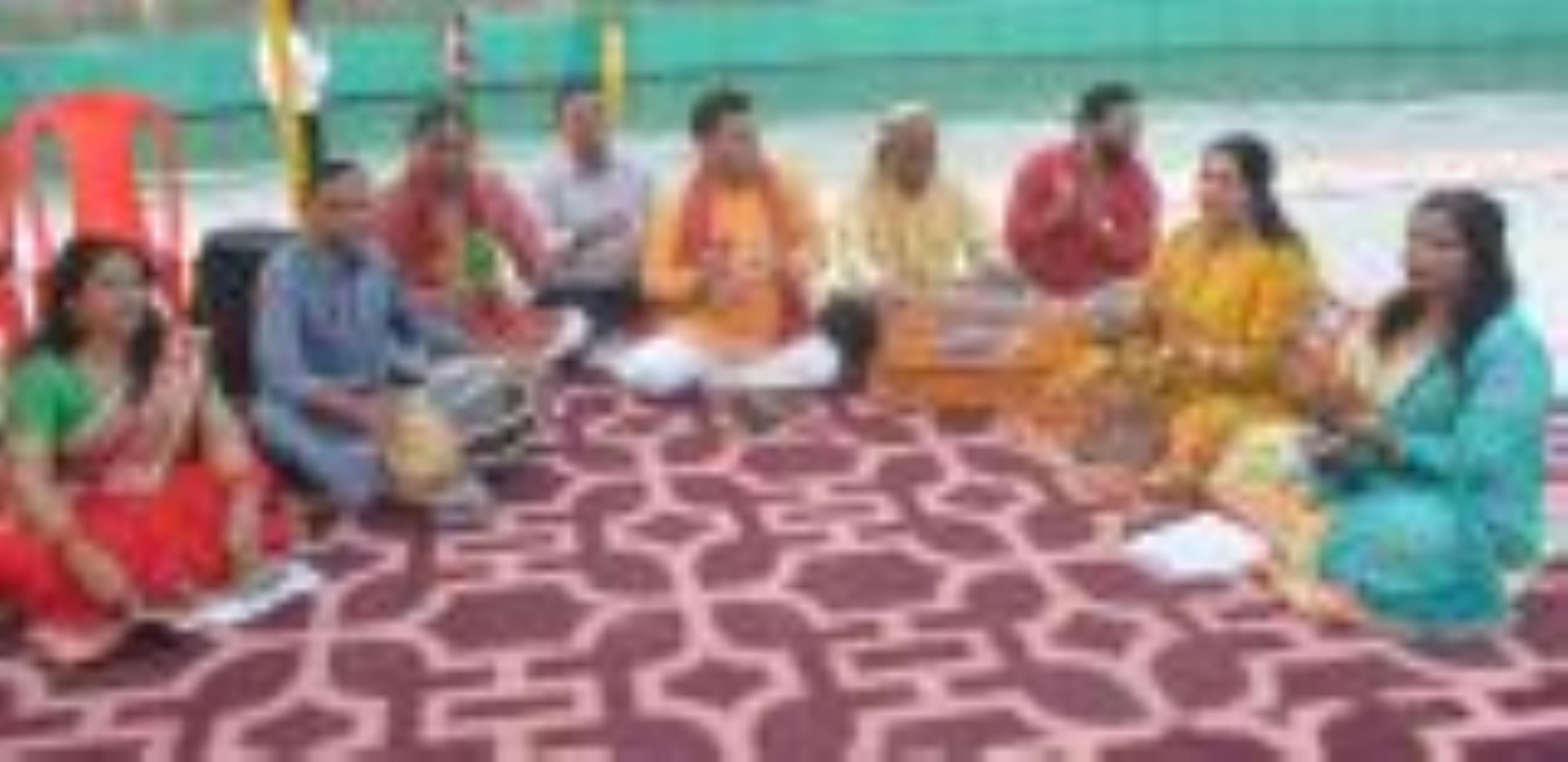 छठ के उल्लास में डूबे गोमती के घाट