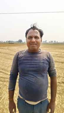 फोटो-12 कमालगंज के नसरतपुर में खेत से ऊपर से गुजरी बिजली लाइन। संवाद फोटो-12 कमालगंज के नसरतपुर में खेत से ऊपर से गुजरी बिजली लाइन। संवाद