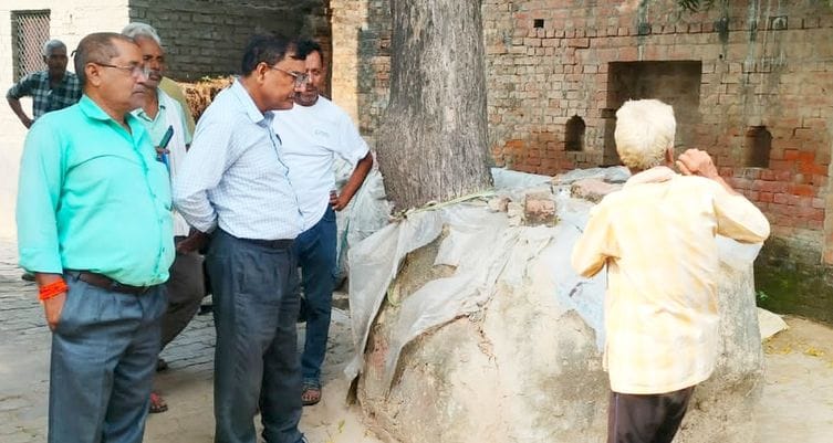 फोटो-30-मौके पर जांच को पहुंचे अधिकारी। संवाद फोटो-30-मौके पर जांच को पहुंचे अधिकारी। संवाद