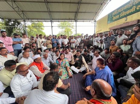 किसानों ने सीएम से बात कर किया धरना समाप्त