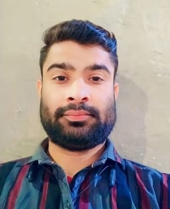 नूरपुर में सड़क दुर्घटना में युवक की मौत के बाद मौके पर जमा भीड़। संवाद नूरपुर में सड़क दुर्घटना में युवक की मौत के बाद मौके पर जमा भीड़। संवाद