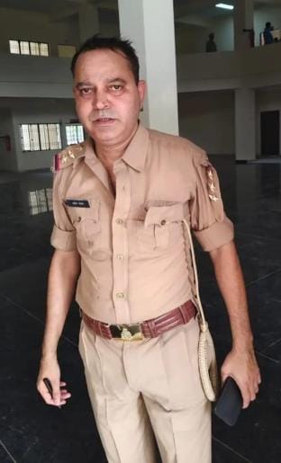 पुलिसकर्मियों व हंगामा कर रहीं महिलाओं से हुई झड़प। 