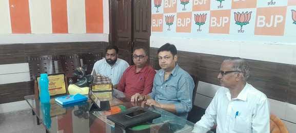 दौराला- मन की बात सुनने के लिए एकत्रित हुए भाजपा पदाधिकारी व कार्यकर्ता। स्रोत : स्वयं दौराला- मन की बात सुनने के लिए एकत्रित हुए भाजपा पदाधिकारी व कार्यकर्ता। स्रोत : स्वयं