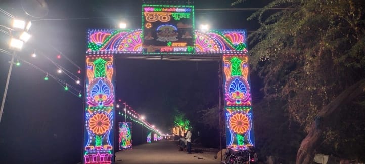 19...रोहतक की नई अनाज मंडी में छठ पूजा के लिए गन्ना खरीदते ग्राहक। संवाद