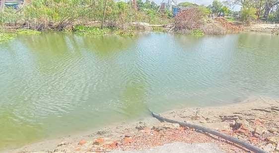 फोटो-27, माखन नगला जाने वाली कटी सड़क। संवाद फोटो-27, माखन नगला जाने वाली कटी सड़क। संवाद