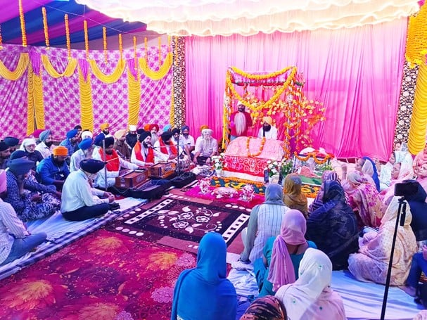 कुरुक्षेत्र। श्री श्याम जागरण दीदार सांवरे वार्षिक उत्सव में मुख्य अतिथि को सम्मानित करते आयो कुरुक्षेत्र। श्री श्याम जागरण दीदार सांवरे वार्षिक उत्सव में मुख्य अतिथि को सम्मानित करते आयो