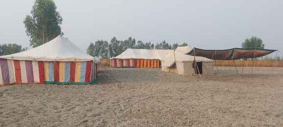 मेला ककोड़ा में लगाए गए टेंट। संवाद मेला ककोड़ा में लगाए गए टेंट। संवाद
