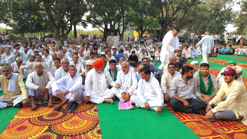 रसूलपुर जाटान में पंचायत को संबोधित करते भाकियू अध्यक्ष चौधरी नरेश टिकैत : संवाद रसूलपुर जाटान में पंचायत को संबोधित करते भाकियू अध्यक्ष चौधरी नरेश टिकैत : संवाद