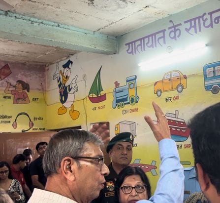 03...राजकीय मॉडल संस्कृति पाठशाला में वाटर कूलर के पानी को पीकर जांचते राज्यपाल प्रो. असीम कुमा 03...राजकीय मॉडल संस्कृति पाठशाला में वाटर कूलर के पानी को पीकर जांचते राज्यपाल प्रो. असीम कुमा