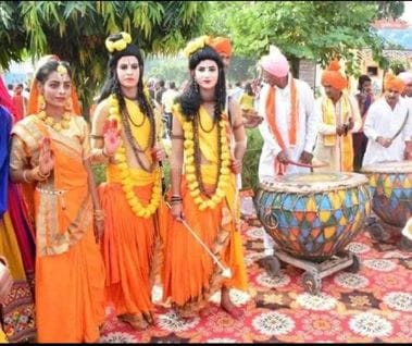 अलापुर में निकली राम बरात में शामिल राममंदिर का प्रारूप। संवाद अलापुर में निकली राम बरात में शामिल राममंदिर का प्रारूप। संवाद