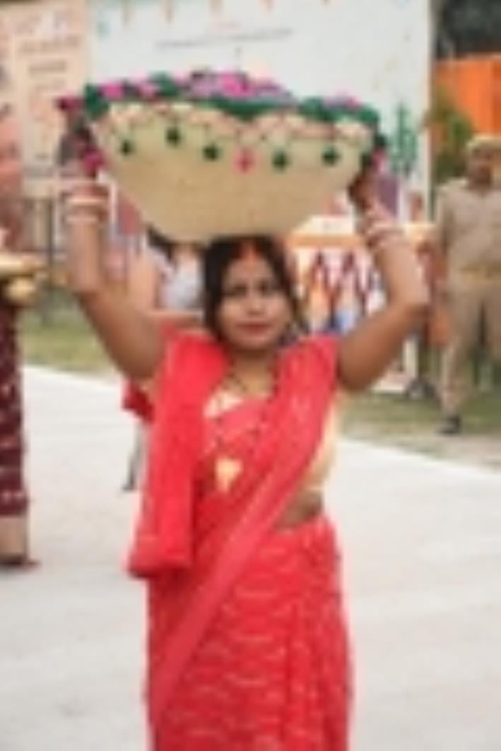 छठ मैया का पूजन करते श्रद्धालु। छठ मैया का पूजन करते श्रद्धालु।
