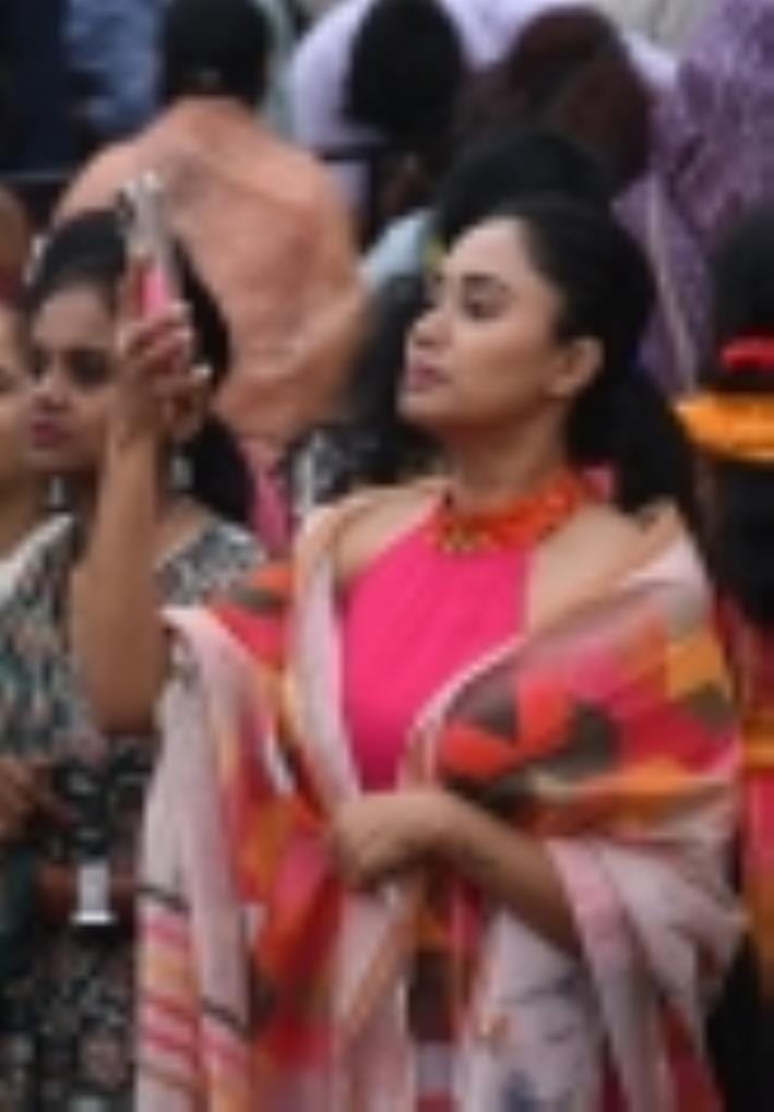 छठ मैया का पूजन करते श्रद्धालु। छठ मैया का पूजन करते श्रद्धालु।