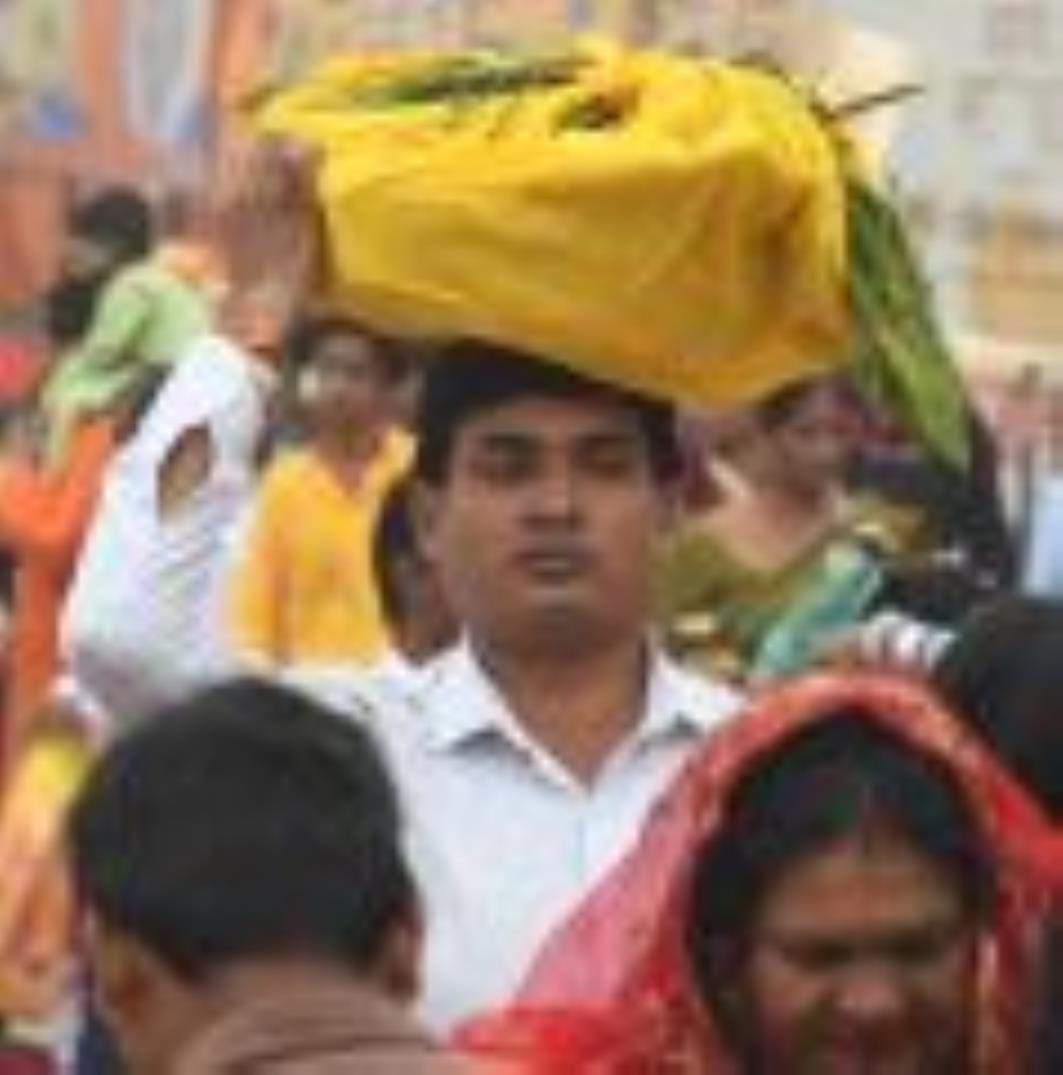 लक्ष्मण मेला मैदान व संझया घाट पर सोमवार शाम श्रद्दाुलु उमड़े। लक्ष्मण मेला मैदान व संझया घाट पर सोमवार शाम श्रद्दाुलु उमड़े।