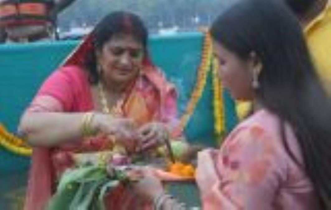 लक्ष्मण मेला मैदान व संझया घाट पर सोमवार शाम श्रद्दाुलु उमड़े। लक्ष्मण मेला मैदान व संझया घाट पर सोमवार शाम श्रद्दाुलु उमड़े।