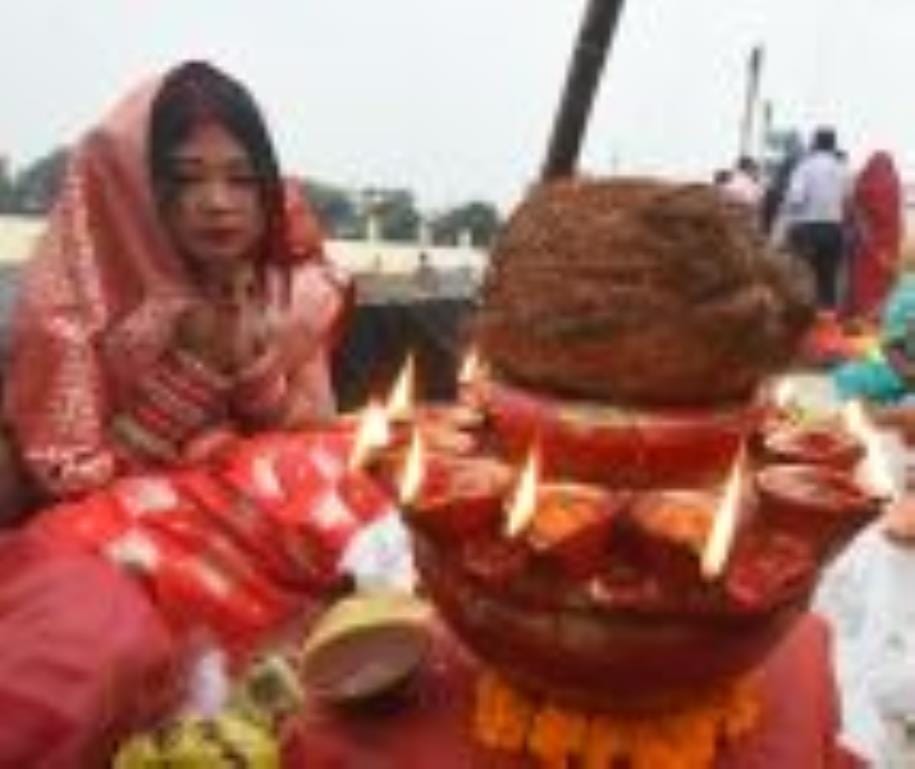 लक्ष्मण मेला मैदान व संझया घाट पर सोमवार शाम श्रद्दाुलु उमड़े। लक्ष्मण मेला मैदान व संझया घाट पर सोमवार शाम श्रद्दाुलु उमड़े।
