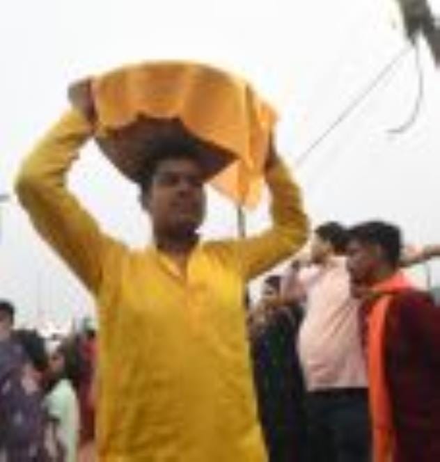 लक्ष्मण मेला मैदान व संझया घाट पर सोमवार शाम श्रद्दाुलु उमड़े। लक्ष्मण मेला मैदान व संझया घाट पर सोमवार शाम श्रद्दाुलु उमड़े।