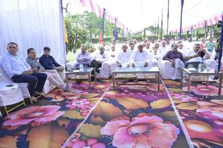 रोहटा। गांव किनौली में सतसंग में प्रवच्चन करते आचार्य सुशील बलूनी। संवाद रोहटा। गांव किनौली में सतसंग में प्रवच्चन करते आचार्य सुशील बलूनी। संवाद