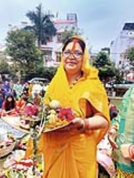 शहर में गोमती के घाट के साथ अपार्टमेंटों व मोहल्ले में भी छाया रहा छठ का उल्लास।