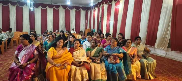 फोटो- 14 भारत विकास परिषद के दिवाली परिवार मिलन उत्सव में कार्यक्रम पेश करते बच्चे। संवाद फोटो- 14 भारत विकास परिषद के दिवाली परिवार मिलन उत्सव में कार्यक्रम पेश करते बच्चे। संवाद