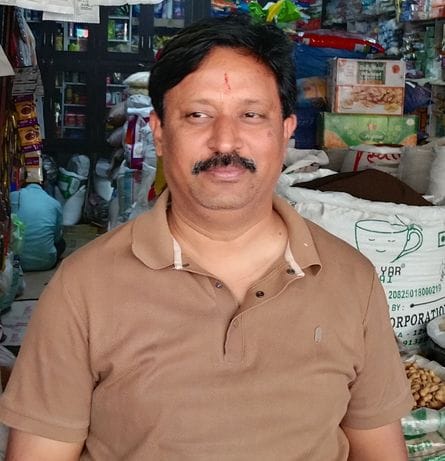 फोटो संख्या:57- महेंद्रगढ़ सब्जी मंड़ी रोड पर किरयाणा स्टोर ---संवाद