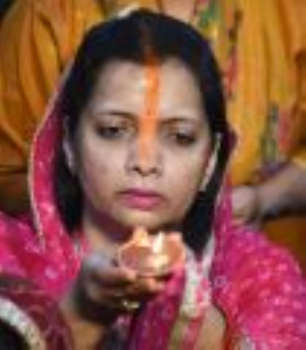 लोक मंगल की भावना के महापर्व छठ के अंतिम दिन मंगलवार को व्रती महिलाओं ने उगते हुए सूर्य को अर्घ लोक मंगल की भावना के महापर्व छठ के अंतिम दिन मंगलवार को व्रती महिलाओं ने उगते हुए सूर्य को अर्घ