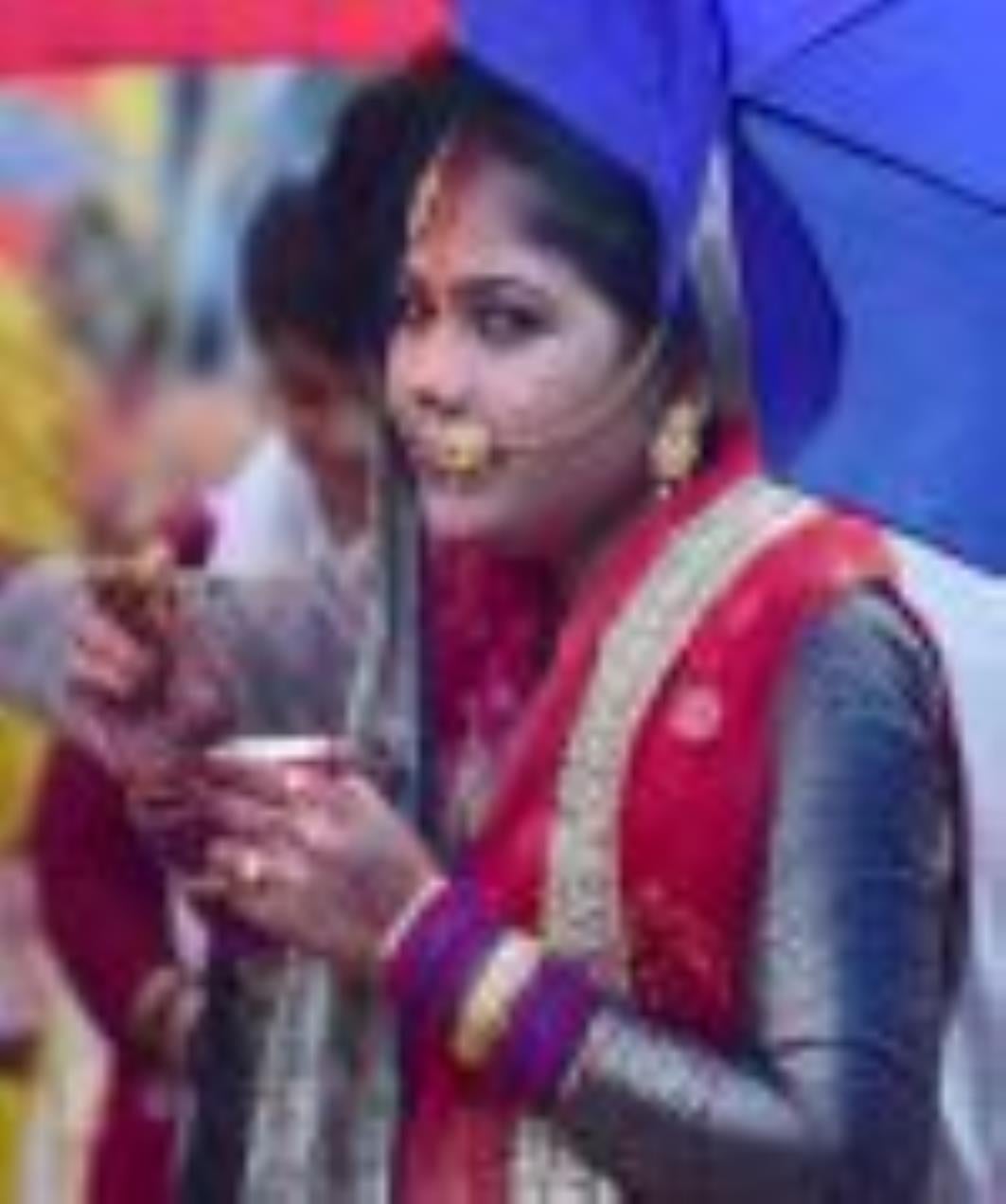 लोक मंगल की भावना के महापर्व छठ के अंतिम दिन मंगलवार को व्रती महिलाओं ने उगते हुए सूर्य को अर्घ लोक मंगल की भावना के महापर्व छठ के अंतिम दिन मंगलवार को व्रती महिलाओं ने उगते हुए सूर्य को अर्घ