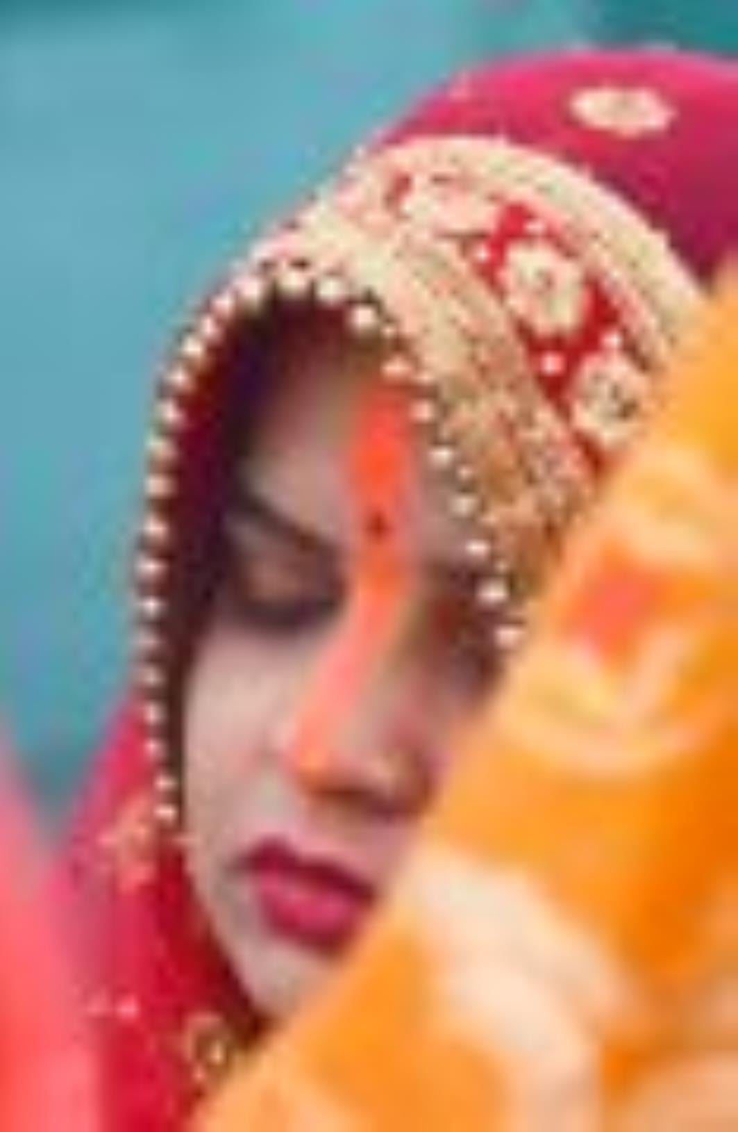 लोक मंगल की भावना के महापर्व छठ के अंतिम दिन मंगलवार को व्रती महिलाओं ने उगते हुए सूर्य को अर्घ लोक मंगल की भावना के महापर्व छठ के अंतिम दिन मंगलवार को व्रती महिलाओं ने उगते हुए सूर्य को अर्घ