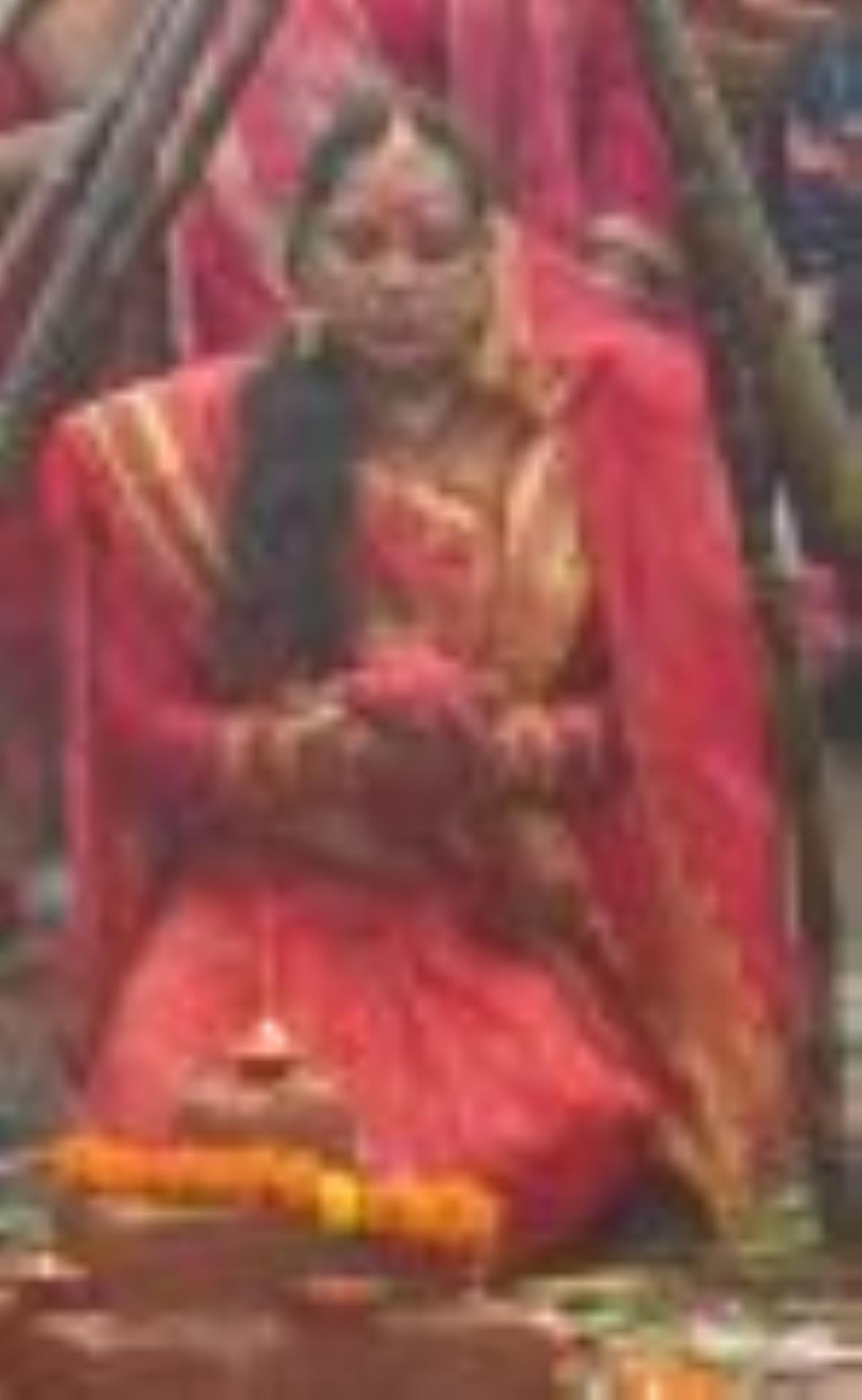 लोक मंगल की भावना के महापर्व छठ के अंतिम दिन मंगलवार को व्रती महिलाओं ने उगते हुए सूर्य को अर्घ लोक मंगल की भावना के महापर्व छठ के अंतिम दिन मंगलवार को व्रती महिलाओं ने उगते हुए सूर्य को अर्घ